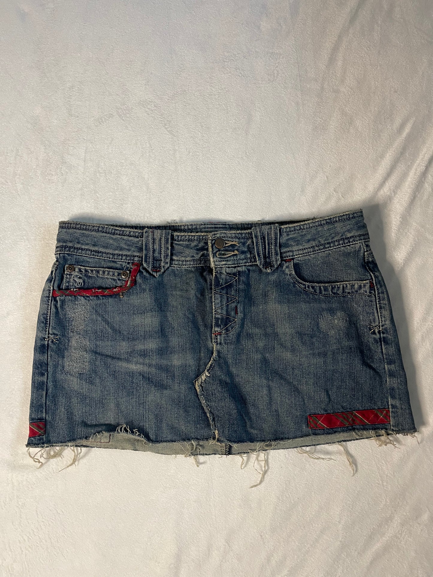 Y2k Abercrombie and Fitch mini skirt